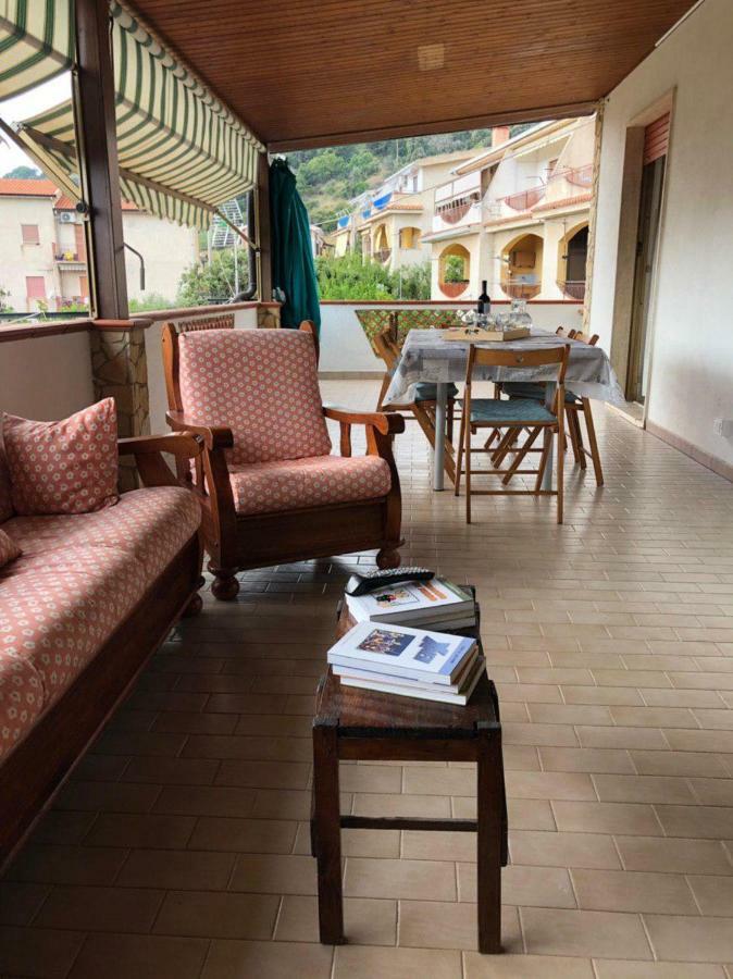 Апартаменти La Terrazza Di Carmen E Fausto Четраро Екстер'єр фото