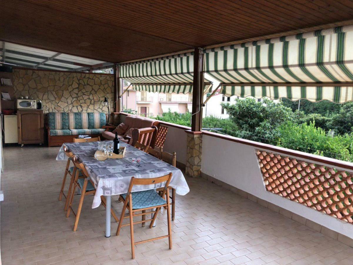 Апартаменти La Terrazza Di Carmen E Fausto Четраро Екстер'єр фото