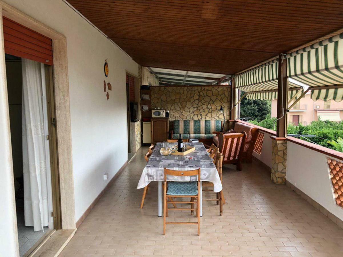 Апартаменти La Terrazza Di Carmen E Fausto Четраро Екстер'єр фото