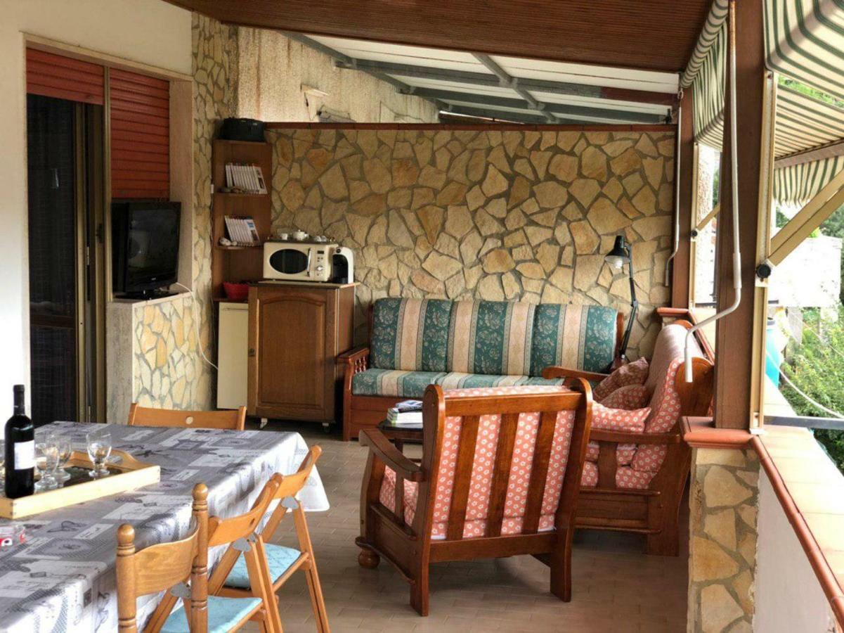 Апартаменти La Terrazza Di Carmen E Fausto Четраро Екстер'єр фото