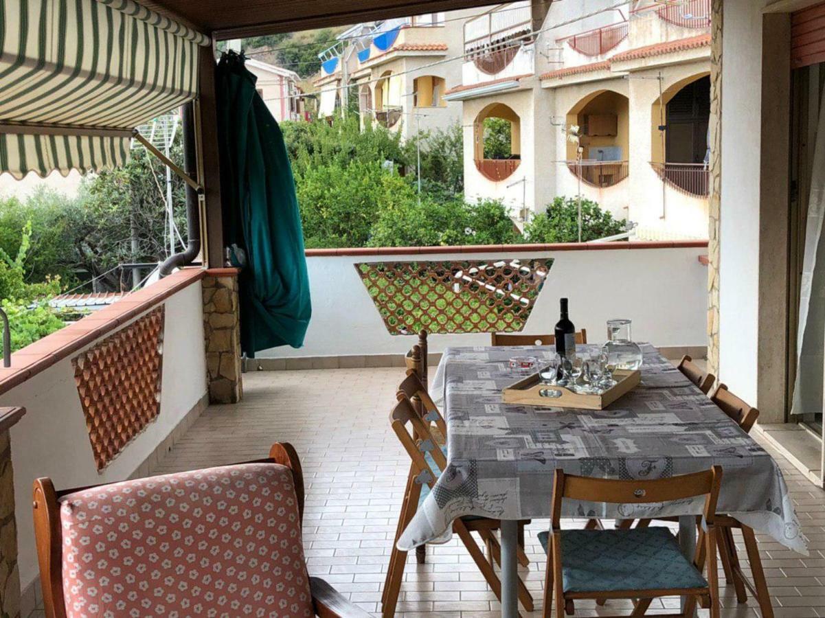 Апартаменти La Terrazza Di Carmen E Fausto Четраро Екстер'єр фото